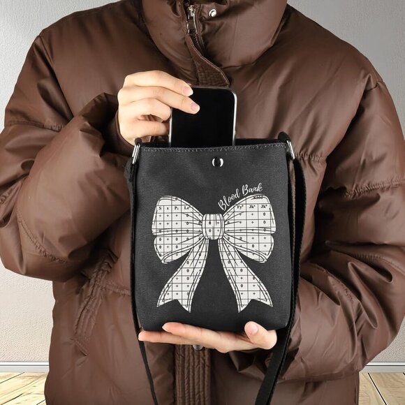 Blood Banker Crossbody Bag with Zipper Closure - Stylish & Functional Accessory - Picture 7 of 7